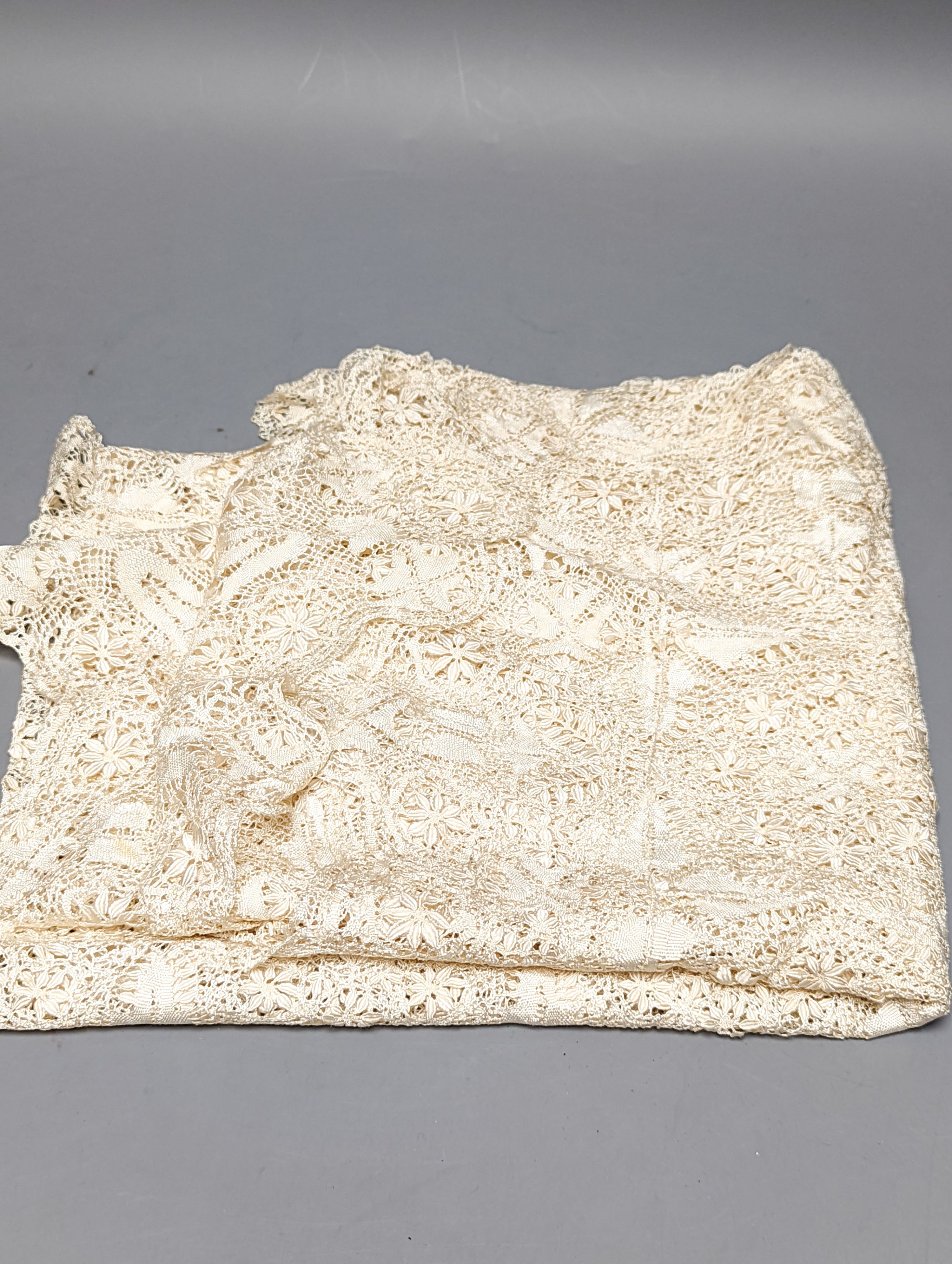 A filet lace box containing a silk Maltese hand bobbin lace veil and stole and an Irish crochet collar and machine net veil
